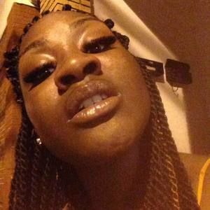 Meet your Posher, Monique